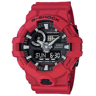 Reloj G-Shock GA-700-4 con caja y correa de resina roja, dial analógico-digital y resistencia al agua de 200M.