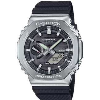 Reloj Casio G-Shock GBM-2100-1A con bisel octogonal metálico, conectividad Bluetooth y sistema de carga solar.