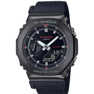 Reloj Casio G-SHOCK GM-2100CB-1A con diseño negro y detalles metálicos